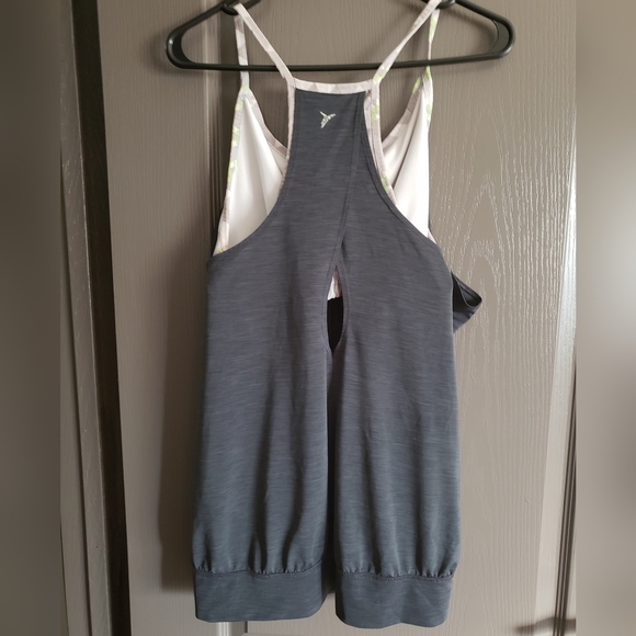 Old Navy Active tank - Picture 3 of 4